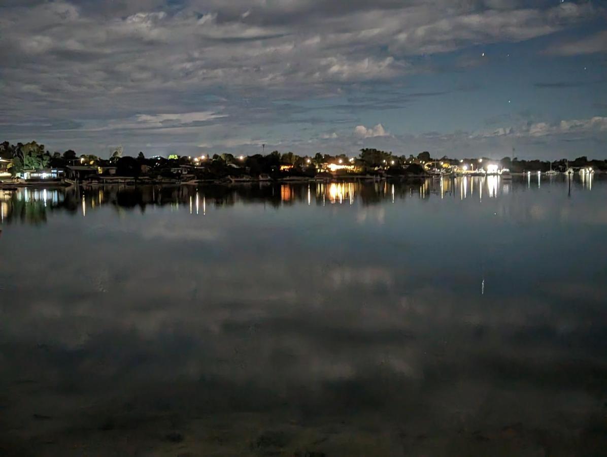 Almonta On The Water Front * Coffin Bay